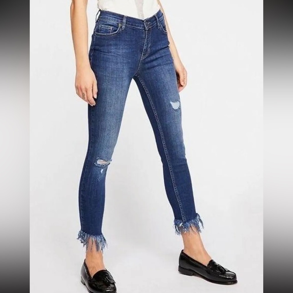 EUC Free People Great Heights Distressed Fray Skinny Jeans - Size W26